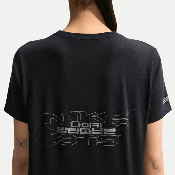 Nike BTS 女子T恤| Nike香港官方網上商店